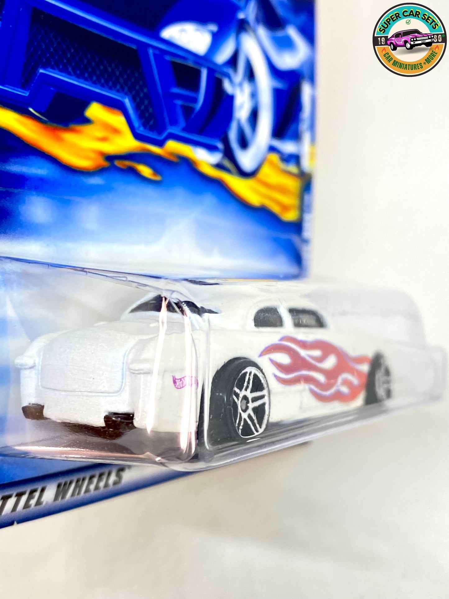 Hot Wheels – (VINTAGE) – Schuhkarton – (weiße Perlmuttfarbe mit Flammen) (#117) (50647) (Einführungsjahr 2001)