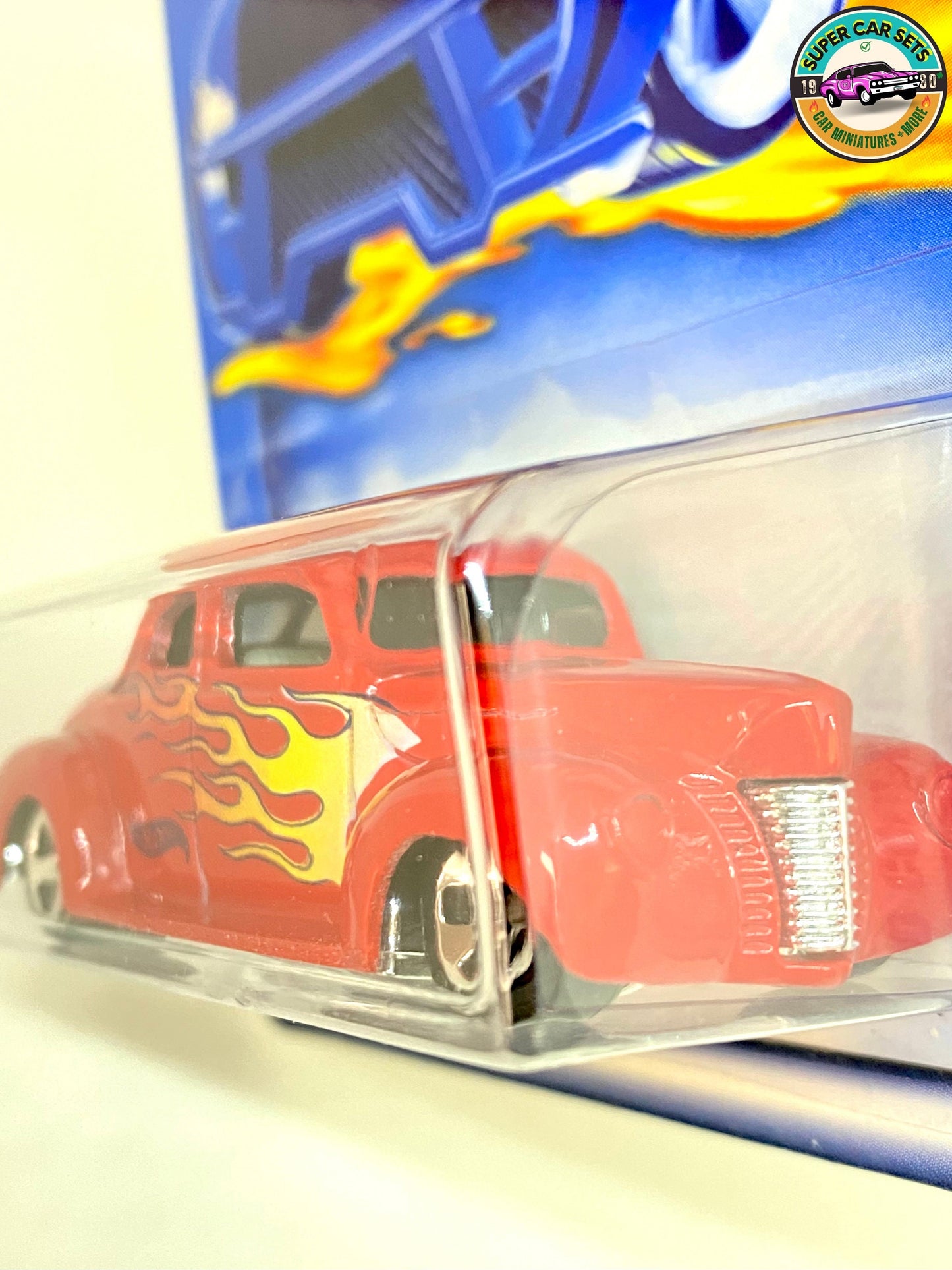 Hot Wheels - (VINTAGE) - Ford Coupé 1940 (couleur rouge avec flammes) - (12/42) (Année de lancement 2002)