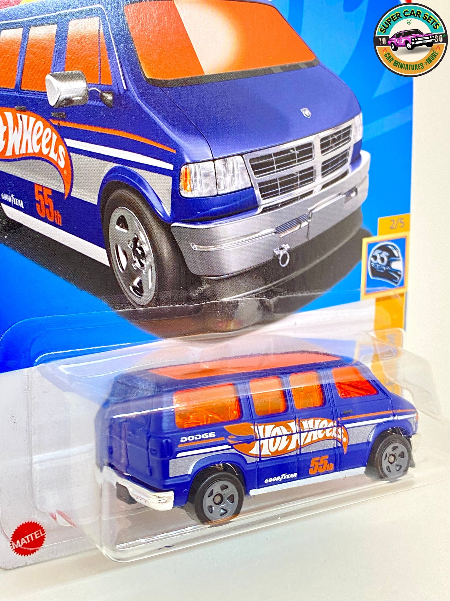 Hot Wheels - Équipe de course HW 55 - (2/5) - Dodge Van