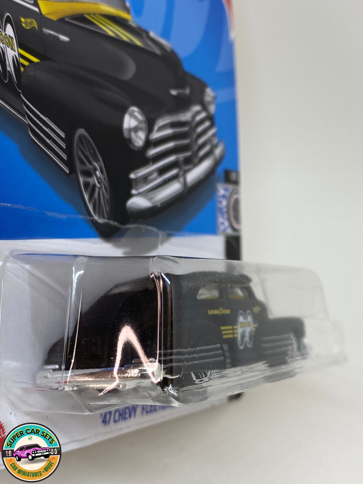 Hot Wheels - Rod Squad - (155/250)- '47 Chevy Fleetline (Moon Eyes + Couleur Noir) (voiture en parfait état, mais carte avec une petite fissure)