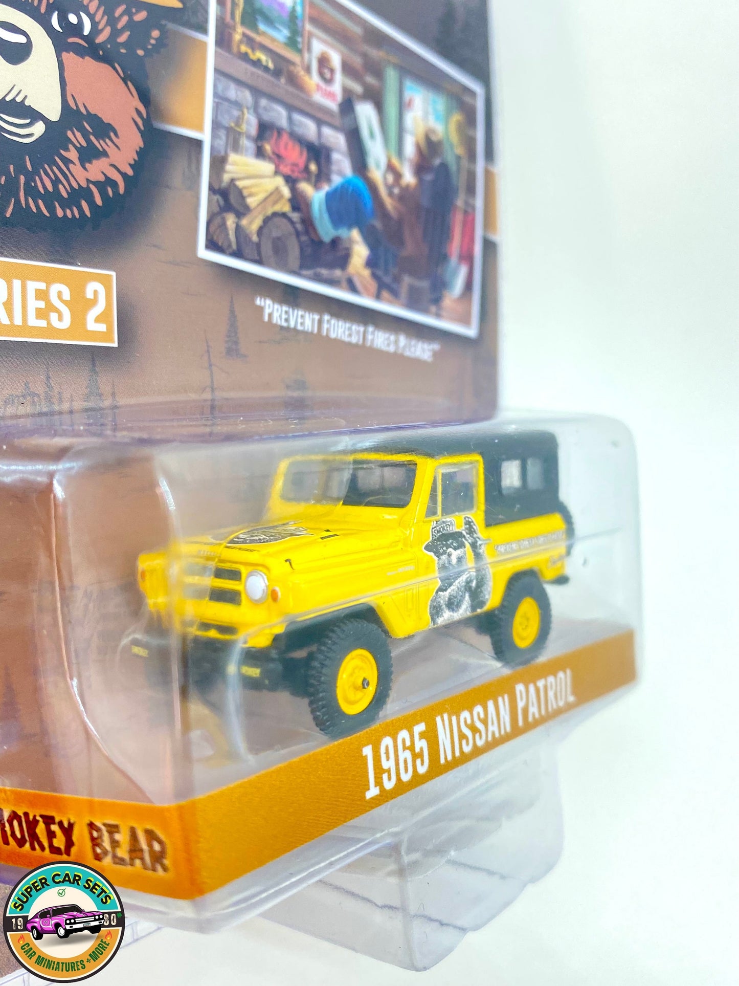 Smokey Bear Serie 2 - 1965 Nissan Patrol made by Greenlight