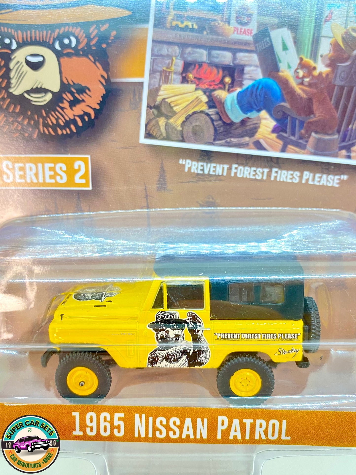 Smokey Bear Serie 2 - 1965 Nissan Patrol made by Greenlight