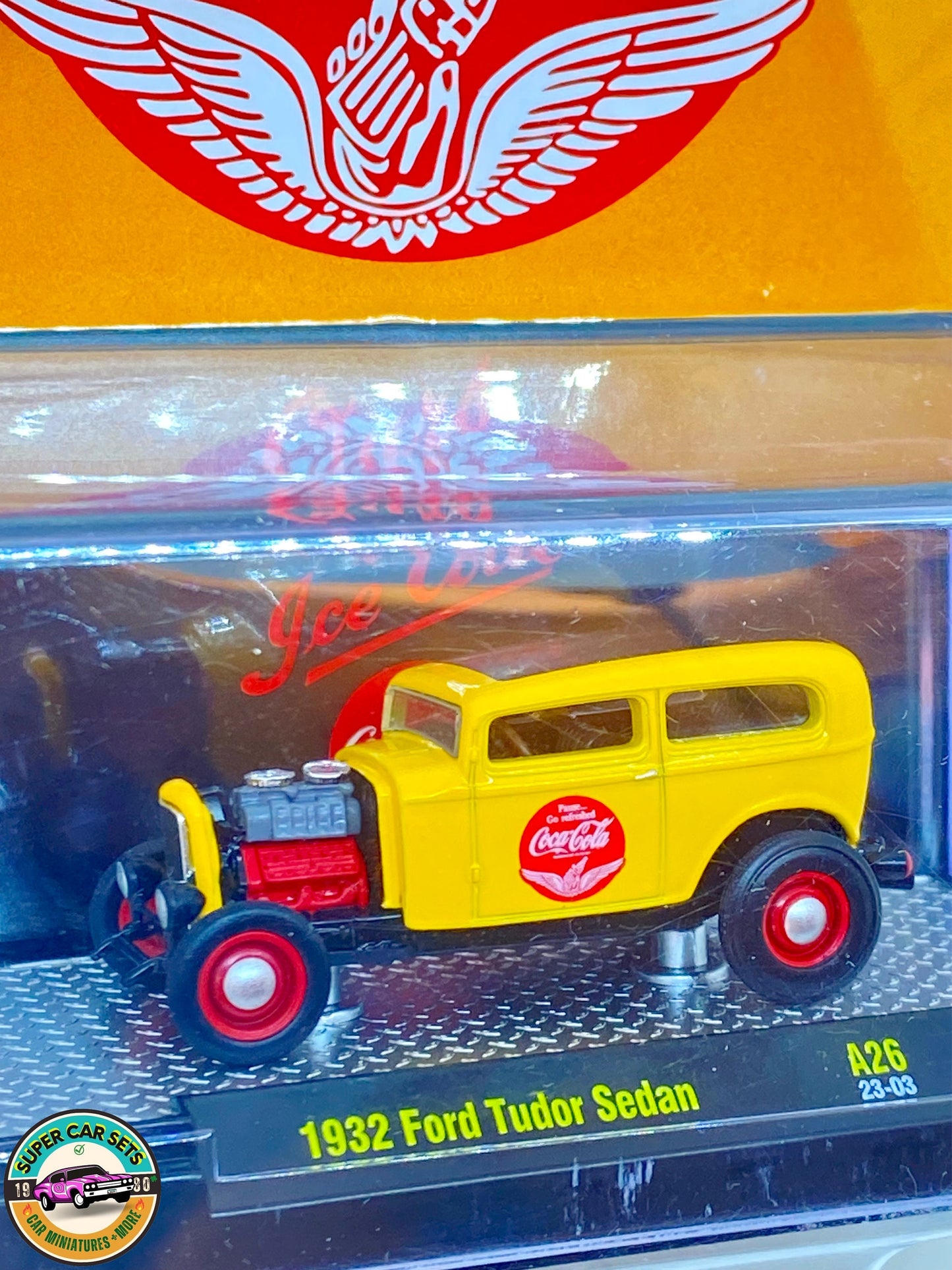 Coca-cola - Berline Ford Tudor 1932 (couleur jaune et rouge) par M2 Machines