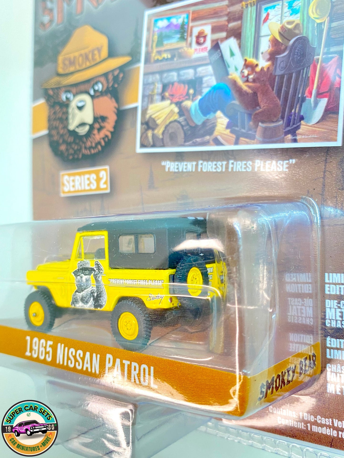 Smokey Bear Serie 2 - 1965 Nissan Patrol made by Greenlight